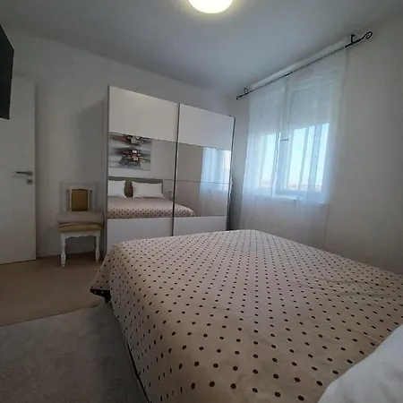 Apartment Ena *